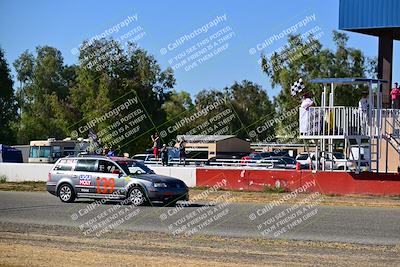 media/Sep-29-2024-24 Hours of Lemons (Sun) [[6a7c256ce3]]/StartFinish (245p-330p)/